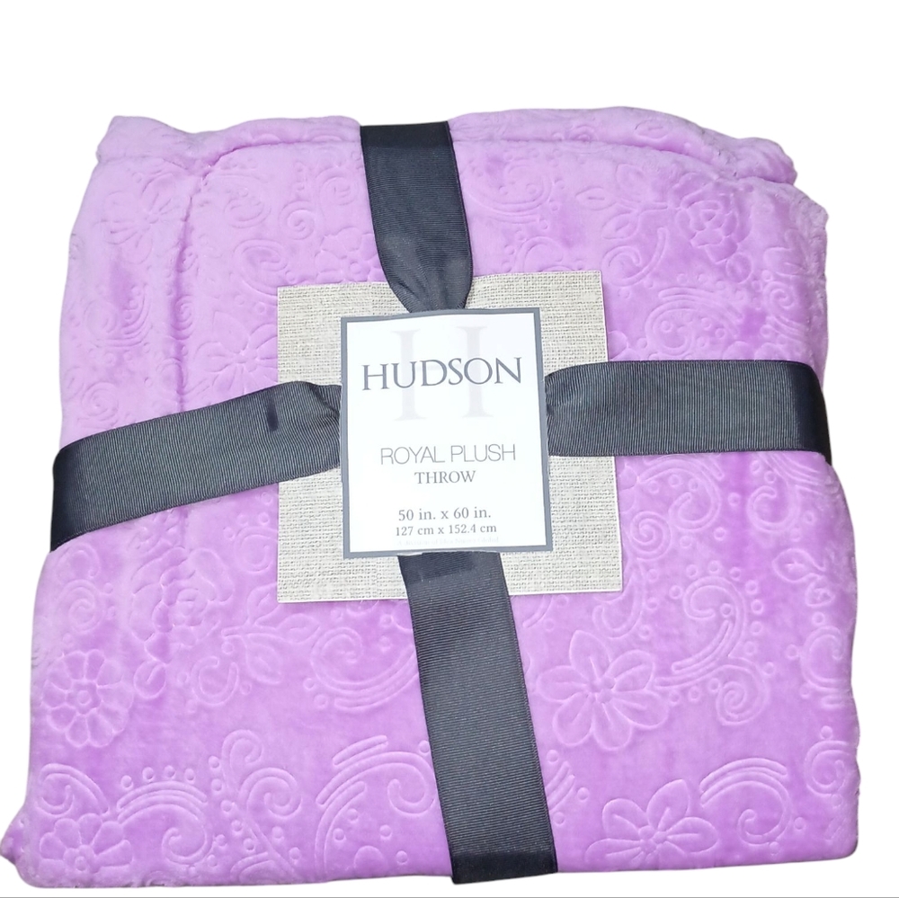 Hudson Royal Plush Throw Blanket in Lavender 50x60